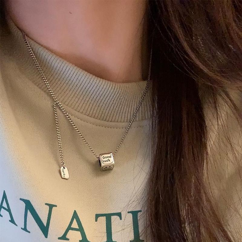 Light Luxury and Niche Design Three-dimensional Smiling Face Square Necklace New Personalized and Fashionable Super Immortal Clavicle Chain