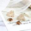 2 Teile/satz Paar Freund Katzen Brosche Set Nette Schwarz Und Weiß Kätzchen Emaille Pins Cartoon Katze Klaue Fishbone Abzeichen Tasche revers