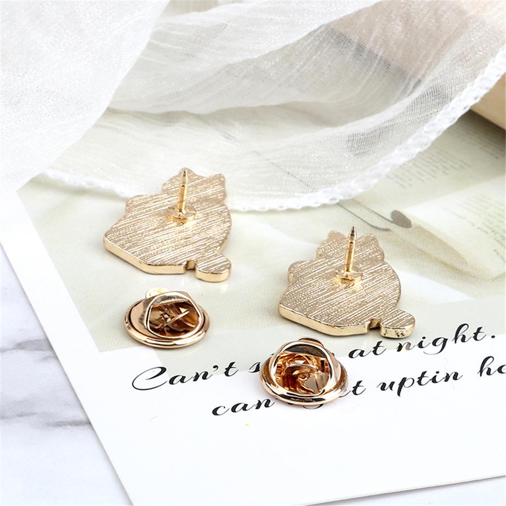 2 Teile/satz Paar Freund Katzen Brosche Set Nette Schwarz Und Weiß Kätzchen Emaille Pins Cartoon Katze Klaue Fishbone Abzeichen Tasche revers