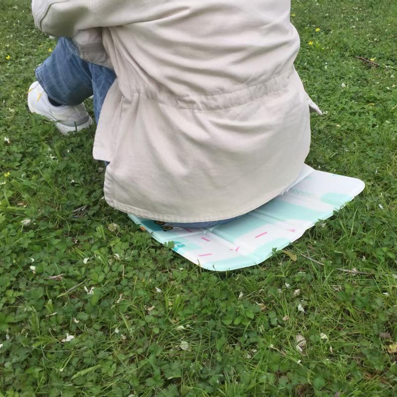 Cartoon Outdoor-Kissen Einzelperson Tragbares Faltbares Kissen Mehrfarbige Kühlmatte XPE Feuchtigkeitsbeständige Matte