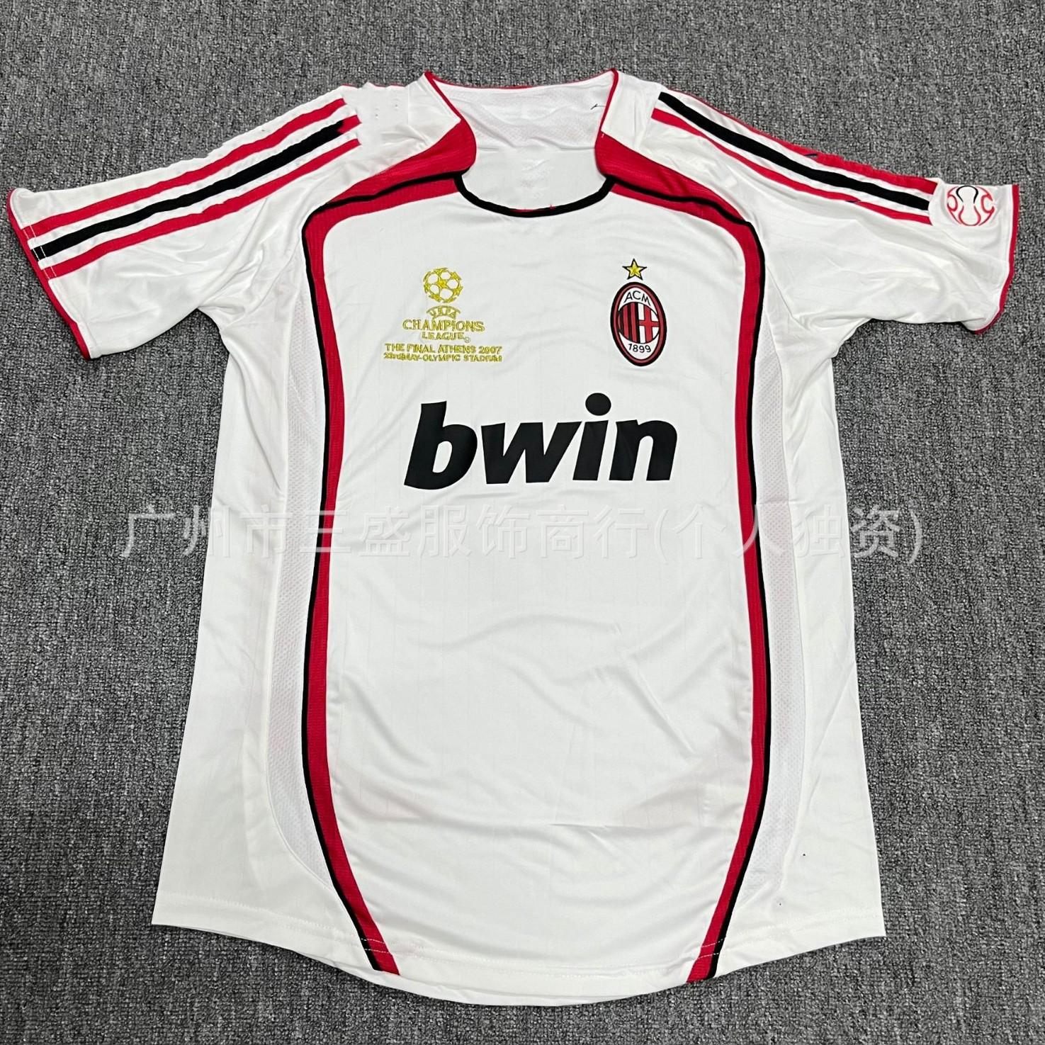 Großhandel 06-07AC Heim und Auswärts Nr. 22 Kaka Retro-Trikot kurzärmelig Sport bedruckt Erwachsenen Fußballtrikot T-Shirt M