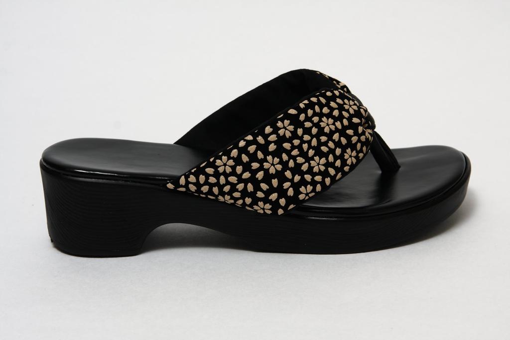 Blossom Pattern Japanese Made in Inden Perfect for Everyday Wear and Yukata [Hasegawa Co., Ltd.] "Cherry Sandals" Japan, Beige, Medium, Style,