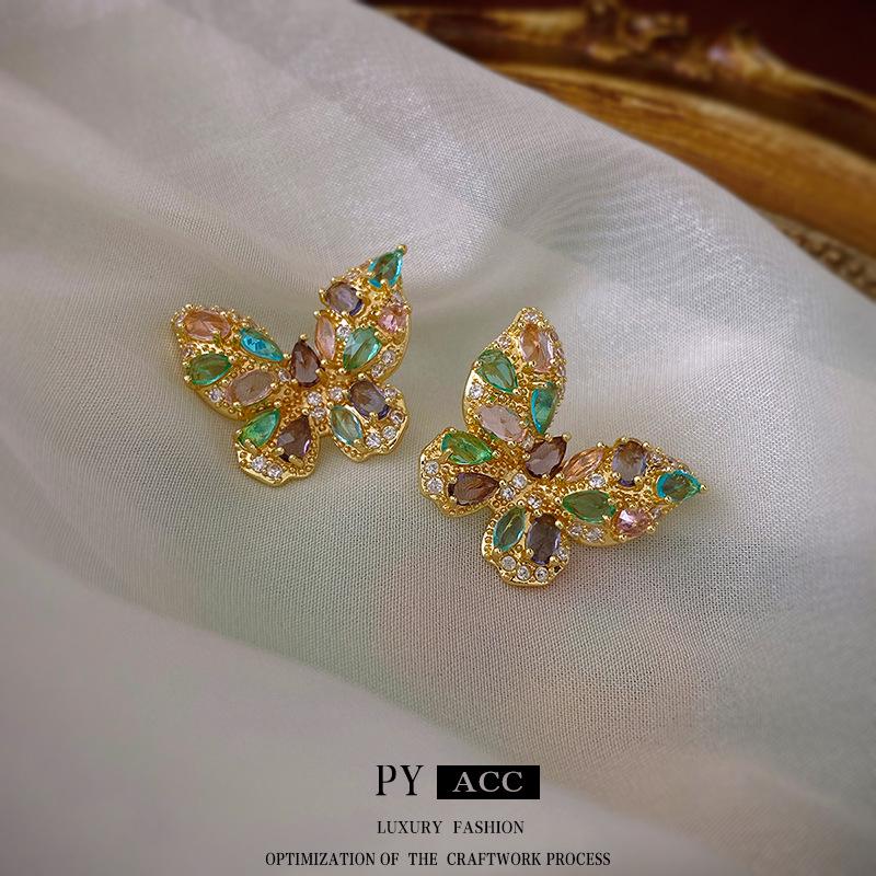 Kolczyki sztyfty w stylu vintage z motylem i kolorowym cyrkonem - Temperamentne, Wszechstronne, Wysokiej klasy damskie akcesoria do uszu