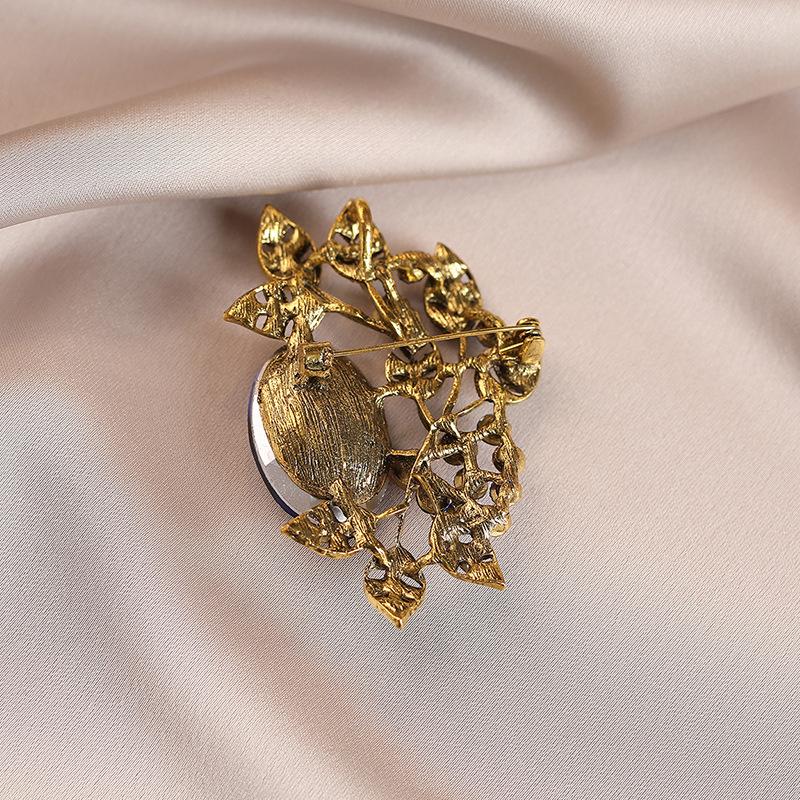 Retro Olive Leaf Brooch with A Sense of High-end, Light Luxury and Niche Design, Brooch for Women