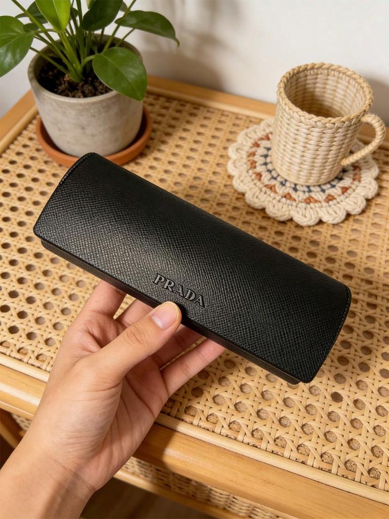 Prada Estuche Duro para Gafas de Cuero PU Negro