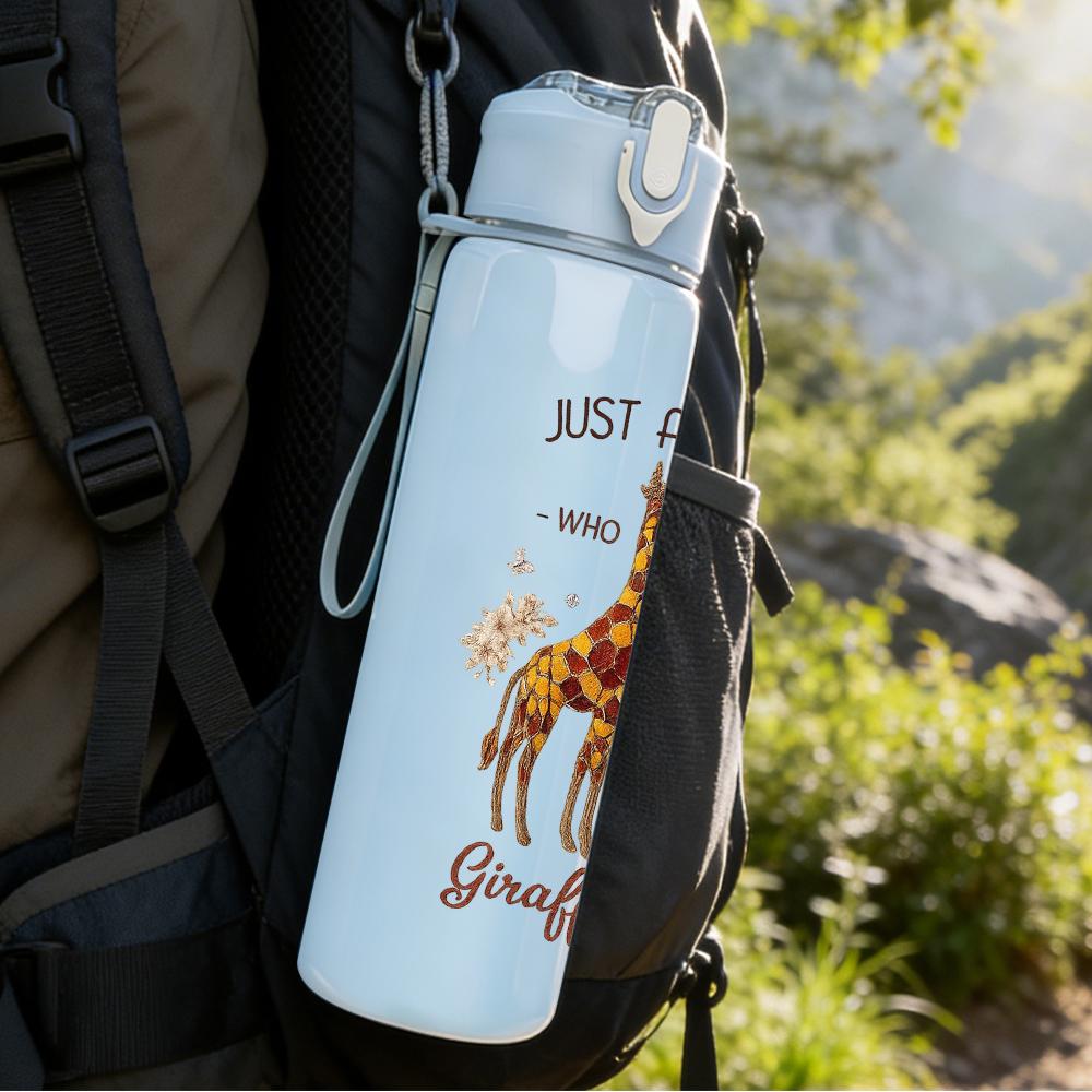 1PC Thin Line Single Tall Giraffe Silhouette 750ml Color Plastic Water Bottle Leakproof Flip Straw Lid For Sports Office Home Use