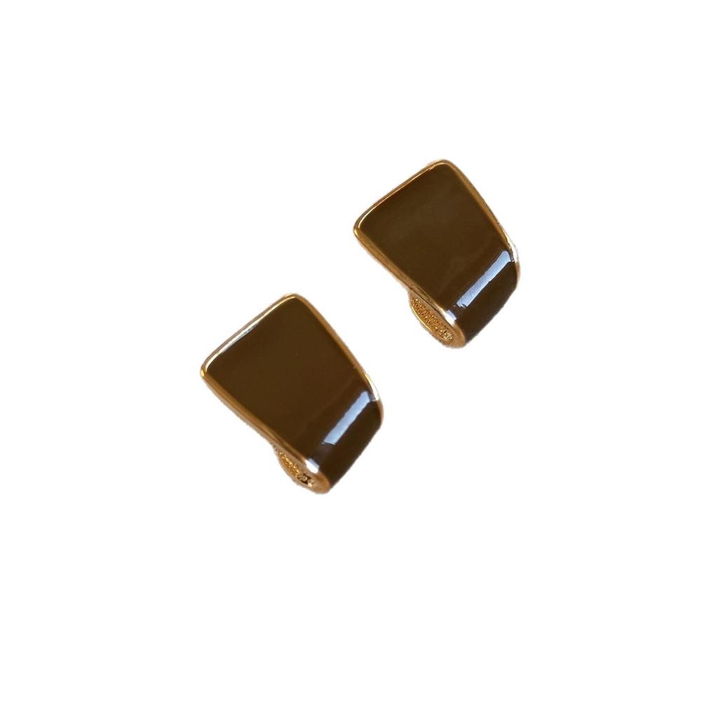 Silver Needle Irregular Stud Earrings: Retro European-American Style for Daily Versatile Wear with a High-End Luxurious Appeal.