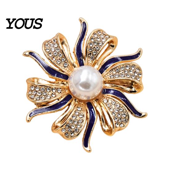 Oxidation Resistant Brooch Oil Dripping Rhinestone Flower Brooch, Faux Pearl Lapel Pin, Everyday Wear Sweater Cardigan Coat Clothing Accessories,