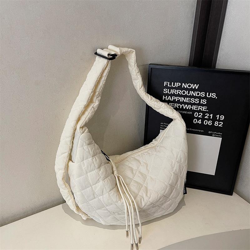 

Winter New Women Hobo Bags Large Capacity Quilted Shoulder Crossbody Bags for Travel Commute Texture and Versatile Satchels Bag
