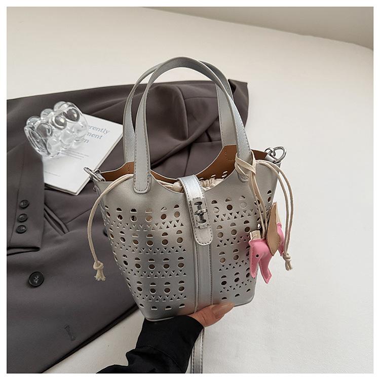 New soft and durable vintage handheld large capacity premium texture soft and durable outdoor handmade shoulder crossbody hollowed bucket bag