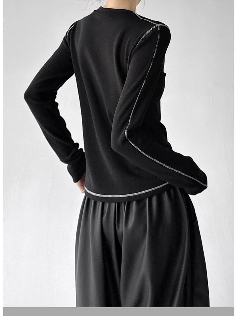 Elegant Korean-Style Slim Fit Brushed Outline Neck Layer