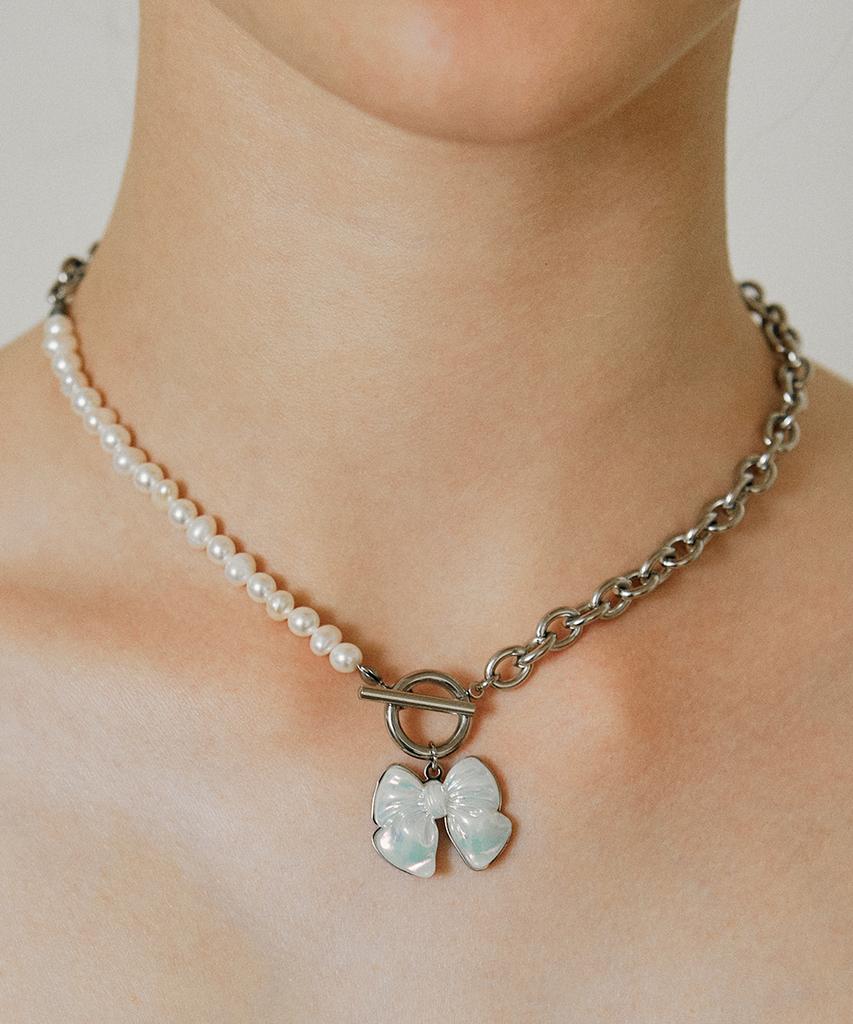 Vvv Aurora Ribbon Pearl Chain Toggle Surgical Necklace