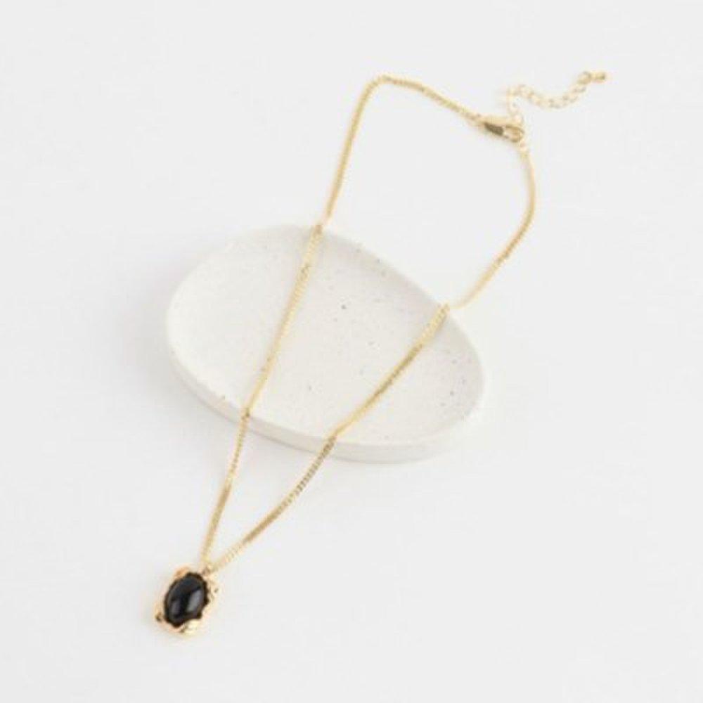 Women's Bold Gold Chain Black Pearl Pendant Necklace