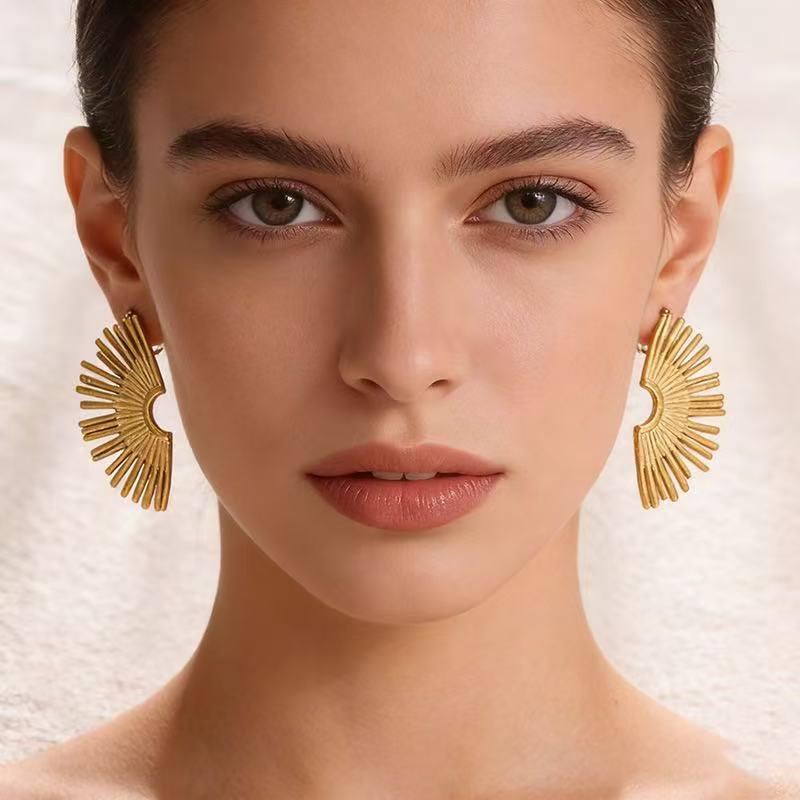 Stainless Steel Gold Fan-Shaped Earrings: Fashionable, Simple, Retro, Light Luxury