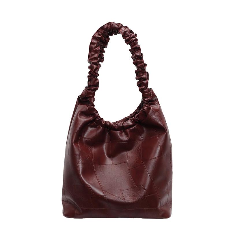 Large capacity underarm bag women's new simple pleated portable shoulder bag texture class commuter tote bag