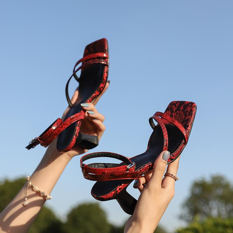 

Новая женская обувь в змеиную полоску, классическая обувь с ремешком на щиколотке, женские сандалии, летняя обувь ручной работы с пряжкой и ремешком, размер 34-40