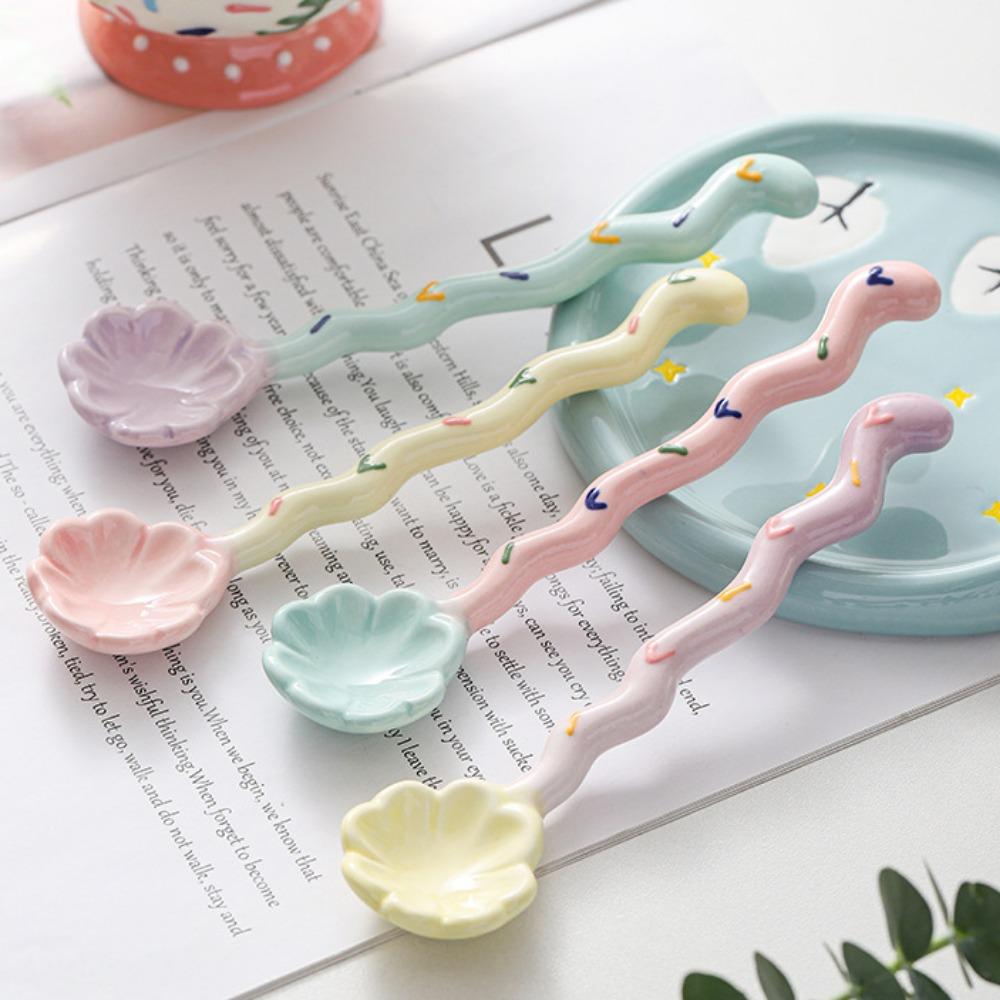 1PC Ceramic Long Handle Spoon Kawaii Korean Ice Cream Hand Painted Dessert Spoon with Long Handle Kitchen Tableware Accessories