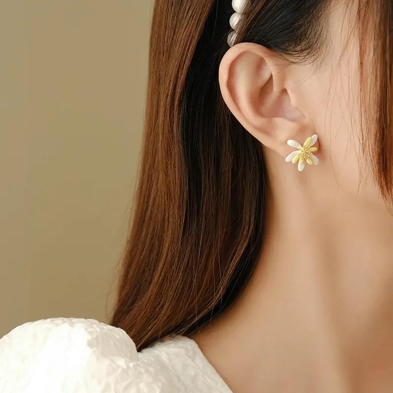 New Arrival Small Fresh Yellow Stamen Flower Stud Earrings for Women Student Fashion Sweet Korean Style Metal Jewelry Gifts