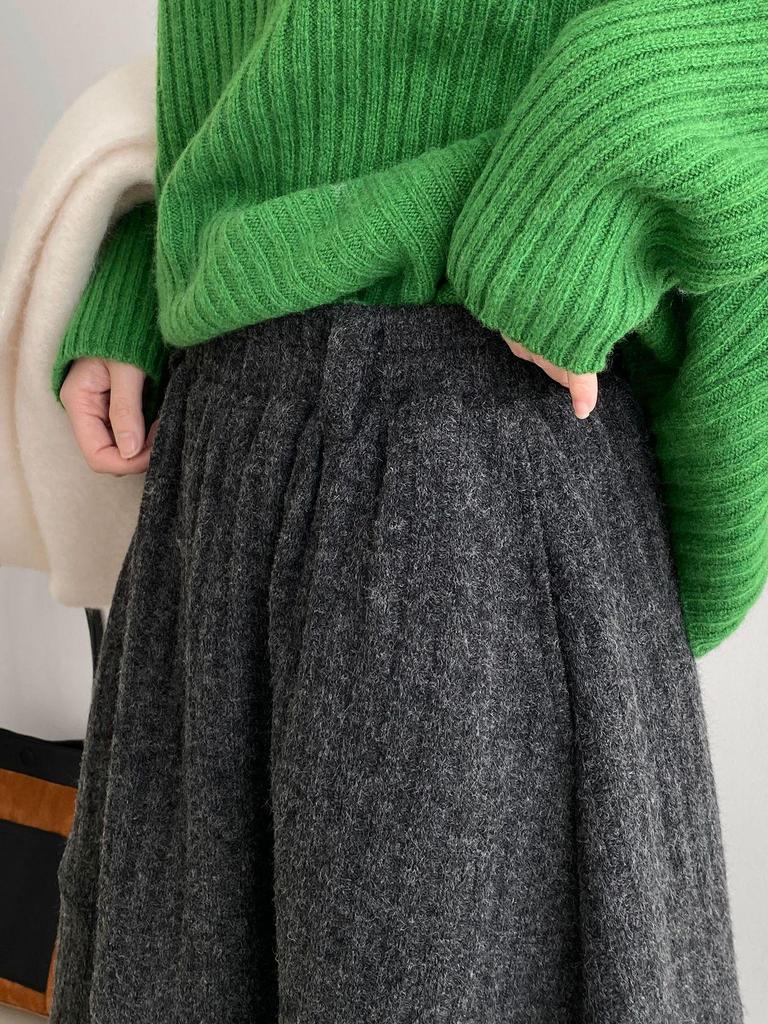 Korean Retro Wool Blend Pleated Midi Skirt for Women - Elastic Waist, Loose Fit, Slimming, Commuter Style