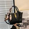 Borse a trama avanzata Borse da donna 2023 Nuova nicchia Borsa a secchiello con una spalla Borsa a tracolla per pendolari con cestino per verdure