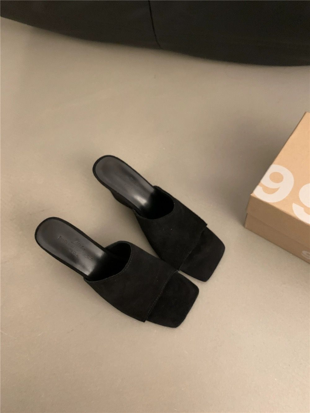 

Ретро танкетка каблук увеличивающий одно слово тапочки женская обувь носить 2025 новые летние маленькие сандалии 35 чёрный