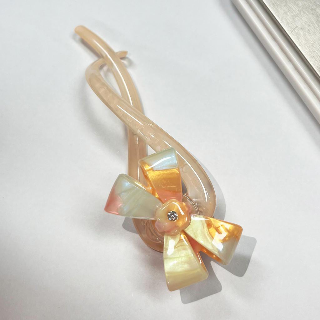 Elegant Bow Hair Clip For Women Premium Acetate Chic Fashionable Accessory