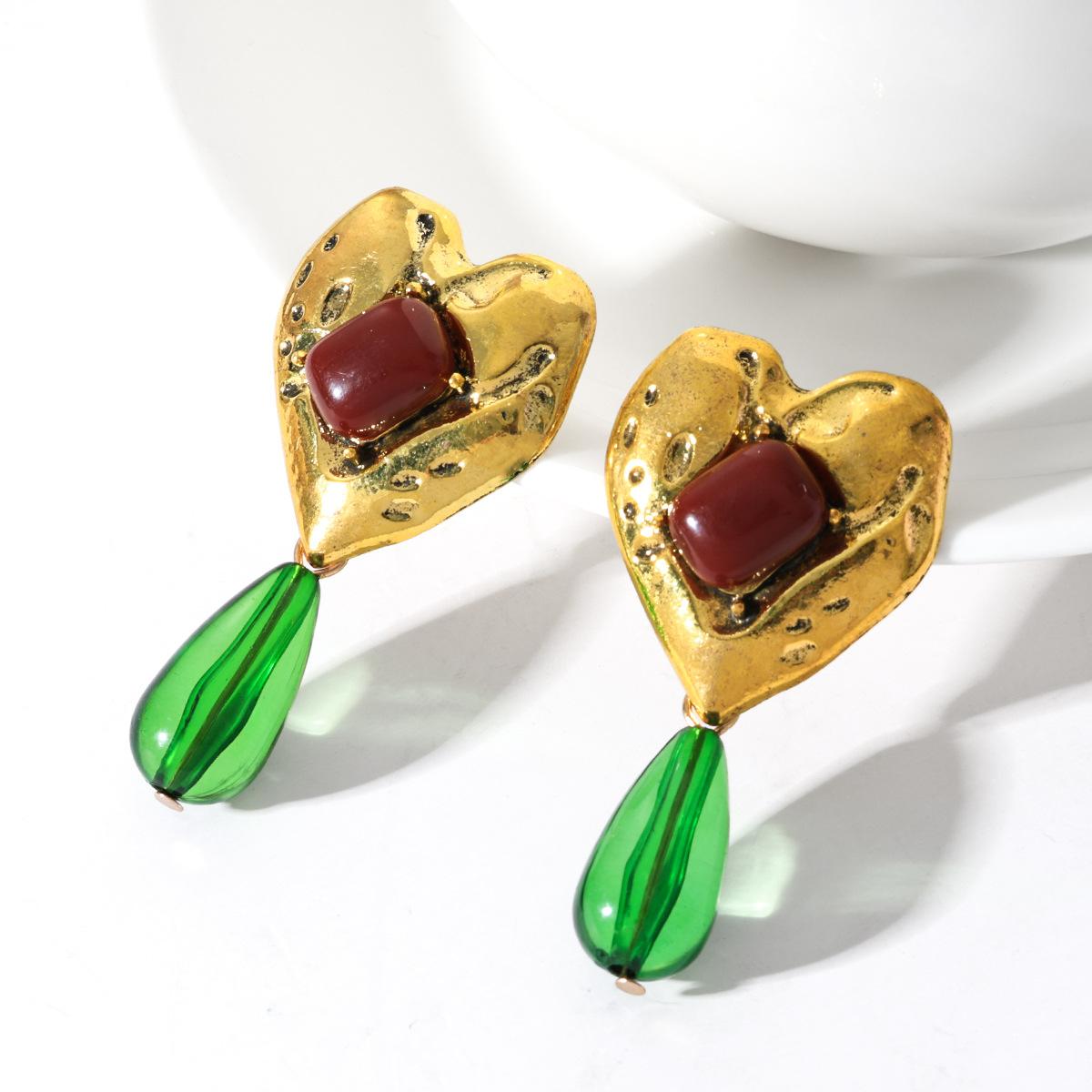 Medieval alloy old vintage emerald color water drop pendant unique earrings exaggerated peach heart earrings