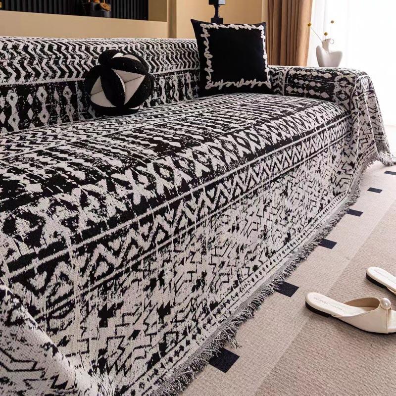

Geometric Pattern Chenille Sofa Cover For All Seasons Full Coverage Non Slip Couch Throw Blanket Protector Cushion Cover 180*130cm чёрный