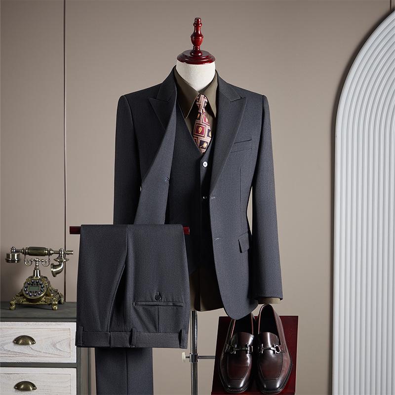 High-Quality Wool Suit: Business Casual & Formal Wear for Weddings