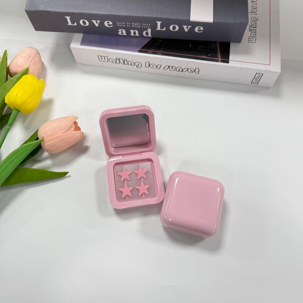 Zrcadlo na líčení ve hvězdném stylu s růžovým čtvercovým pouzdrem a hydrokoloidními náplasti na akné ve tvaru mráčku