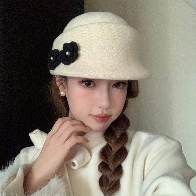 Ambience Camel Wool Knitted Flower Equestrian Hat Autumn and Winter Niche Face Newsboy Hat Cap