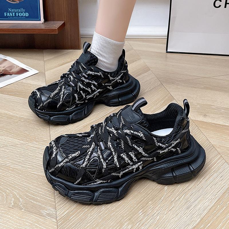 

Женские кроссовки на толстой подошве, увеличивающие рост, новинка осени 2025 года, легкие и универсальные, маленькие сетчатые дышащие спортивные туфли для отдыха 40 чёрный