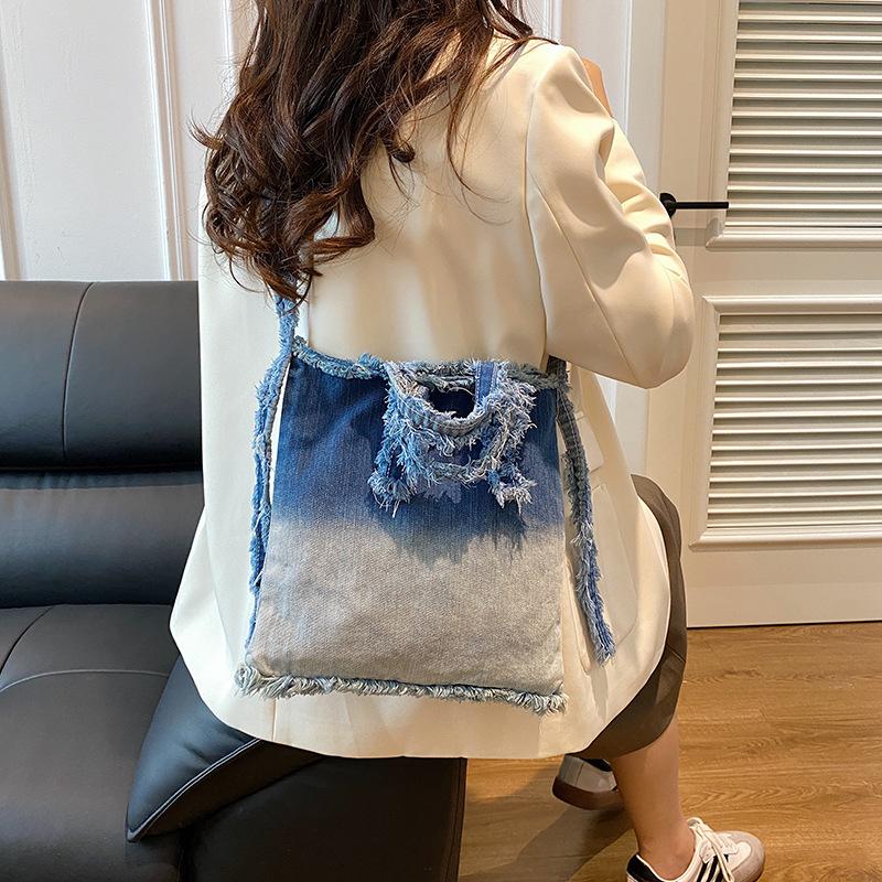 Washed Denim, Wandering Style, Niche Design, Crossbody Bag, Casual Women's Shoulder Bag, New Fashionable and Personalized Bag