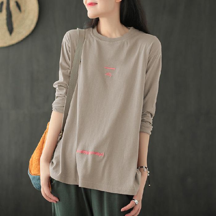 Casual and Artistic Plus-size Women's Long-sleeved T-shirt, Middle-aged Mom's Wear for Women, Retro Embroidered Base Layer Top