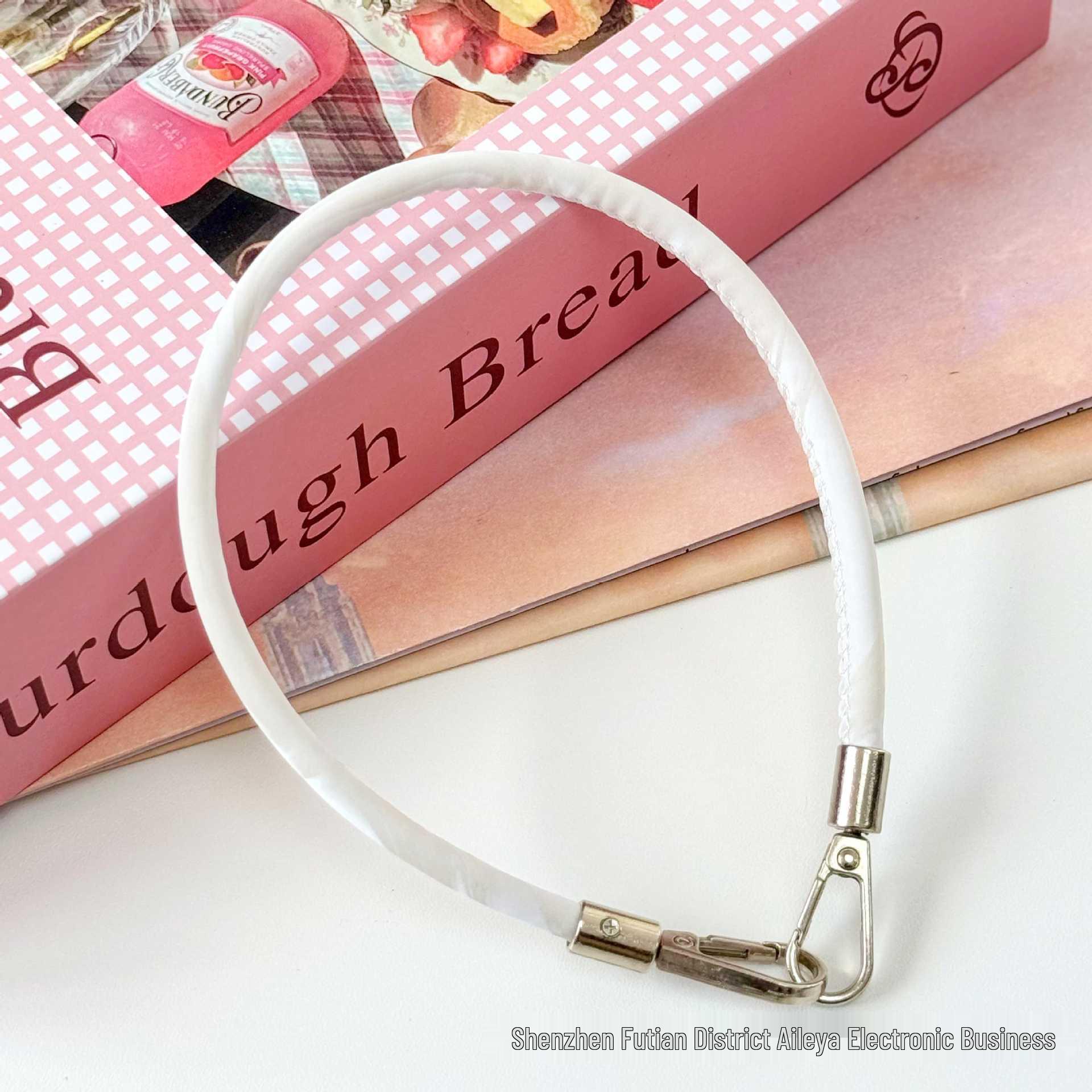

Stylish Embossed Leather Phone Lanyard with Metal Buckle - Versatile Anti-Loss Design for Autumn/Winter
