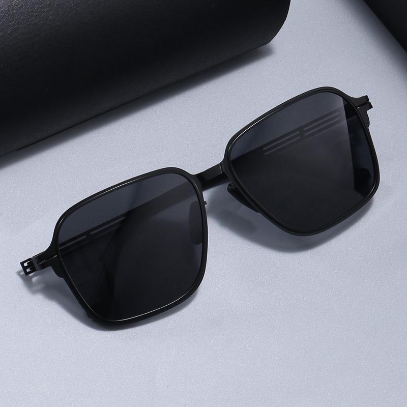 Men's Lightweight Polarized Metal Sunglasses - UV Protection, Black Outdoor Design