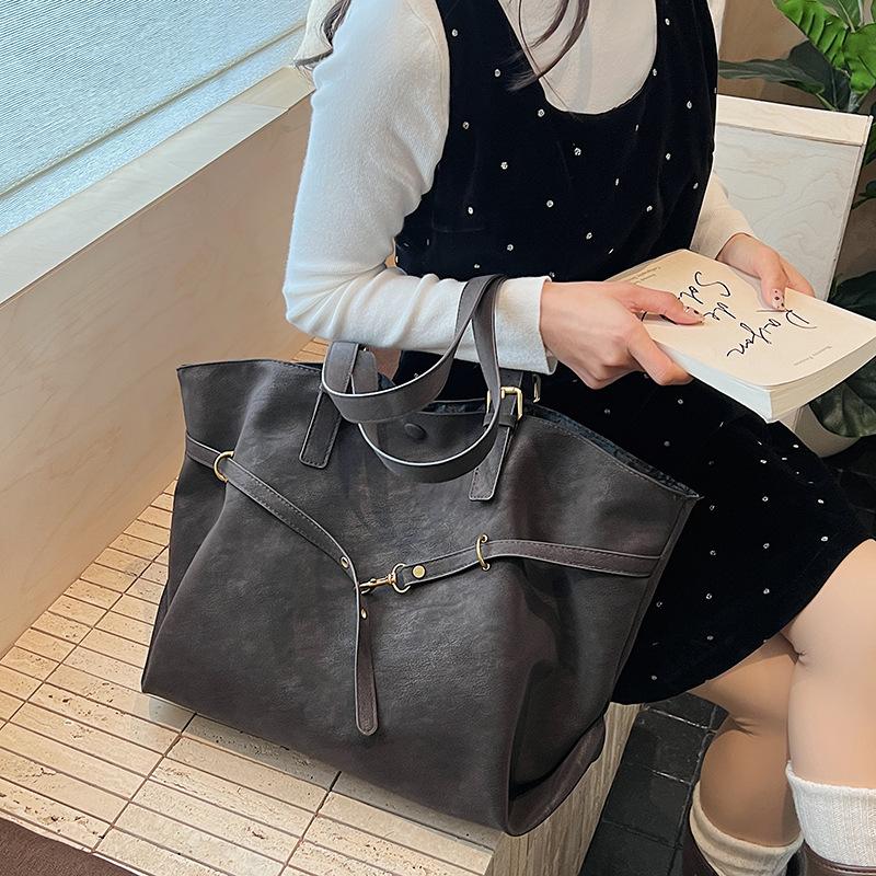 Large-capacity Tote Bag - Fashionable Women's Commuter Bag with A Single Shoulder Strap