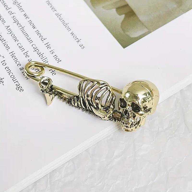 1Pc Halloween Skull Brooch Gothic Skull Enamel Pin Badge Brooch Retro Skull Pin Couple Jewelry Home Decoration as the picture