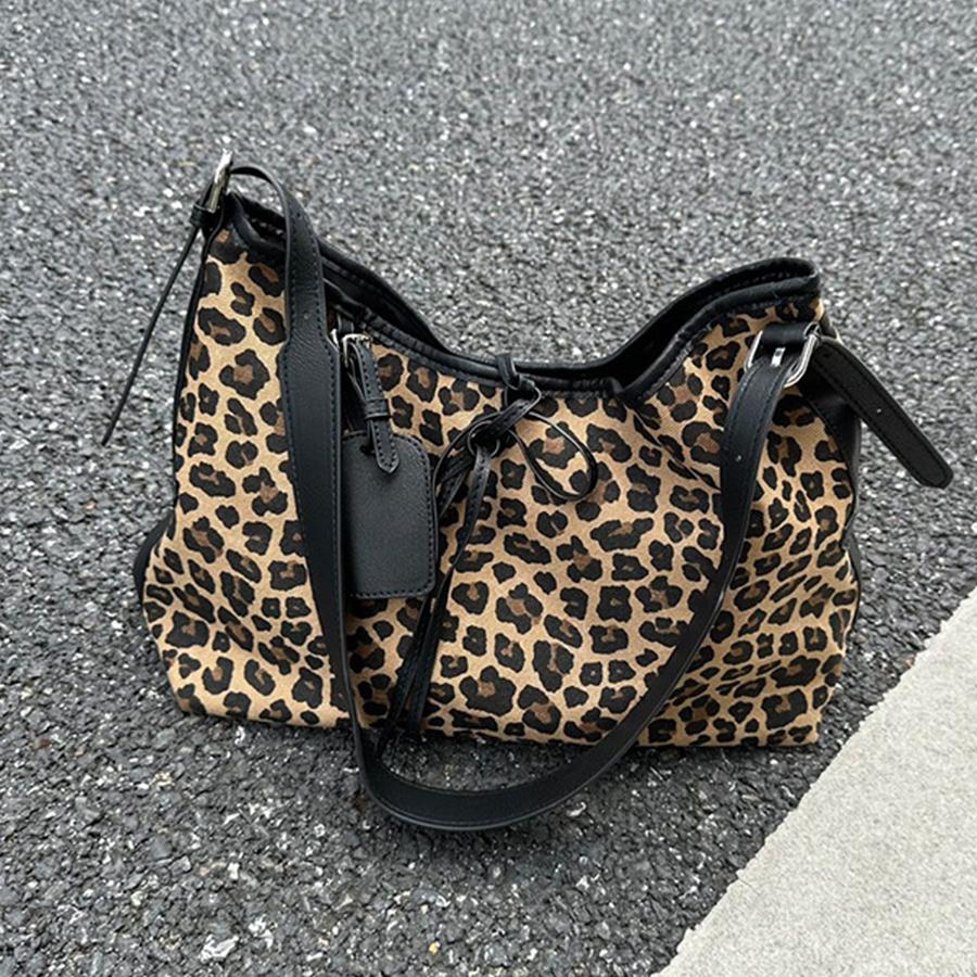 Schoolbag Women's Light Leopard Washed Denim Leopard Print Tote Bag Retro Fashion New Autumn Winter Large-Capacity Single-Shoulder Underarm Bag Trendy Handbags
