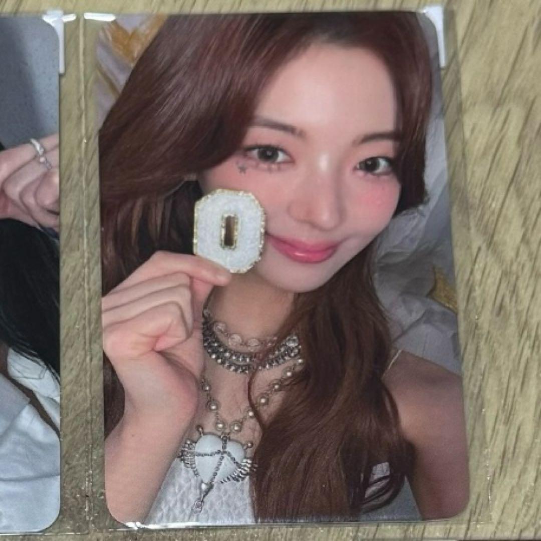 

[USED] itzy Ria GOLD Release Commemorative Pop-Up Limited Edition Purchase Bonus Trading Card