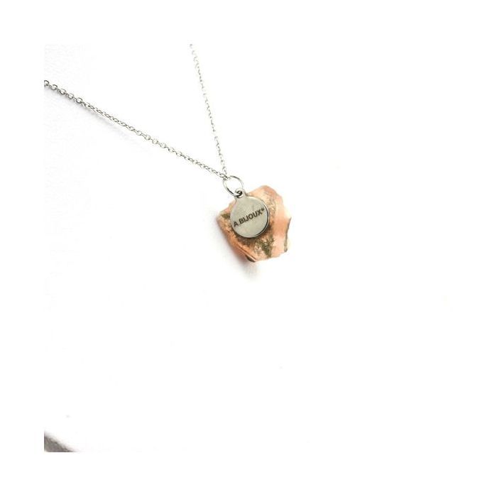 Pierres et Minéraux. Collier Fluorite rose brut. 17.19 ct. Massif du Mont-Blanc, France.