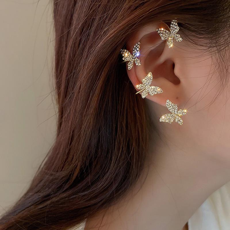 French Baroque Pearl Flower Tassel Earrings: Elegant Silver Needle Studs with a Light Luxury Touch