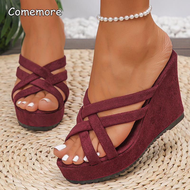 Mote romersk kryssrem kilehæler sandaler kvinner 2025 sommer tykksåle sklisikre tøfler pluss størrelse 42 komfort chunky plattform strandsko