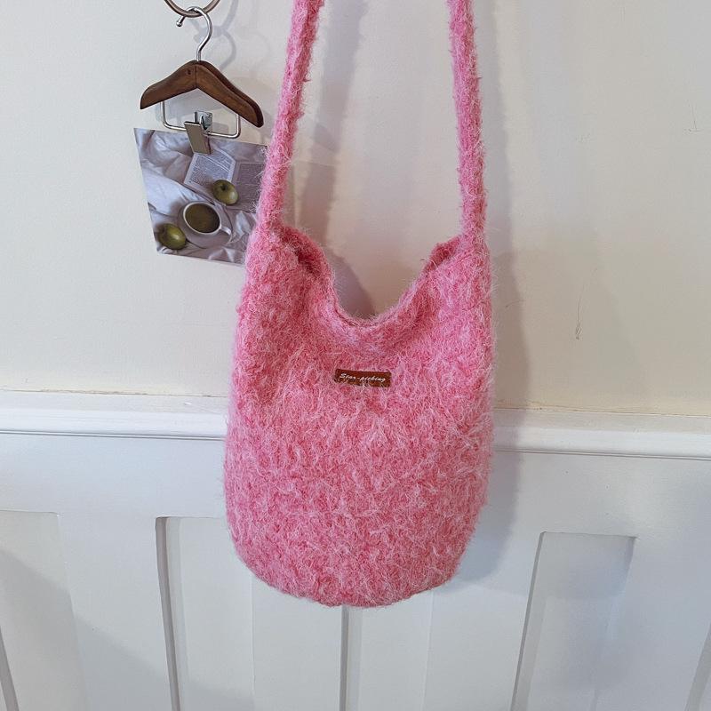 

2025 Autumn/Winter Women s Large Capacity Plush Shoulder Bag - Original Design Fashion Crossbody Tote