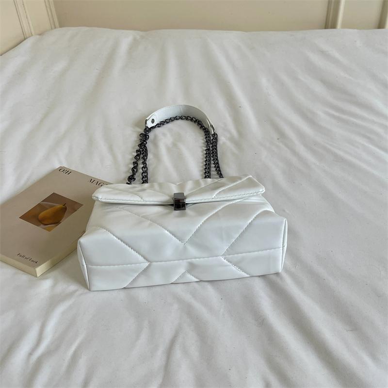 Quilted Leather Shoulder Bag with Chain Strap Metal Clasp Flap Closure Casual Tote Purse for Women Daily