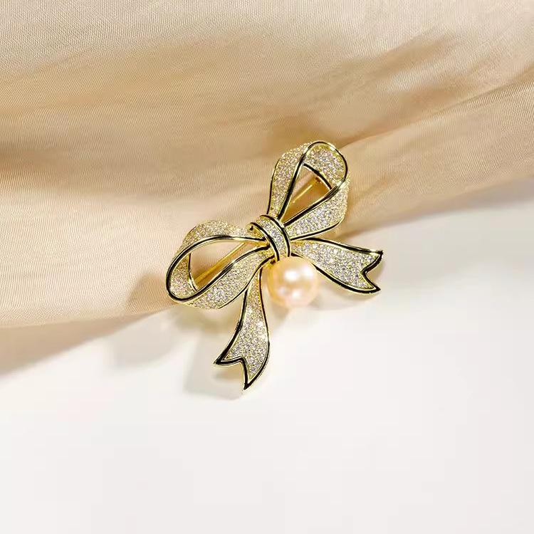 

Темперамент Элегантный Бант Брошь Высокого Класса Женская Роскошная Атмосфера Жемчужный Корсаж Нишевый Дизайн Смысл Булавка С Ювелирные Изделия