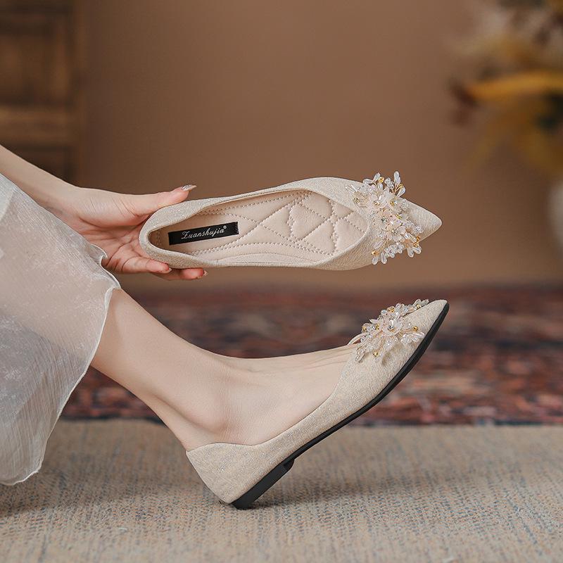 2025 Rhinestone Bridal Flat Shoes for Women - Comfortable Low-Cut Design, Suitable for Xiuhe Wedding Dresses, Ideal for Pregnant Brides.