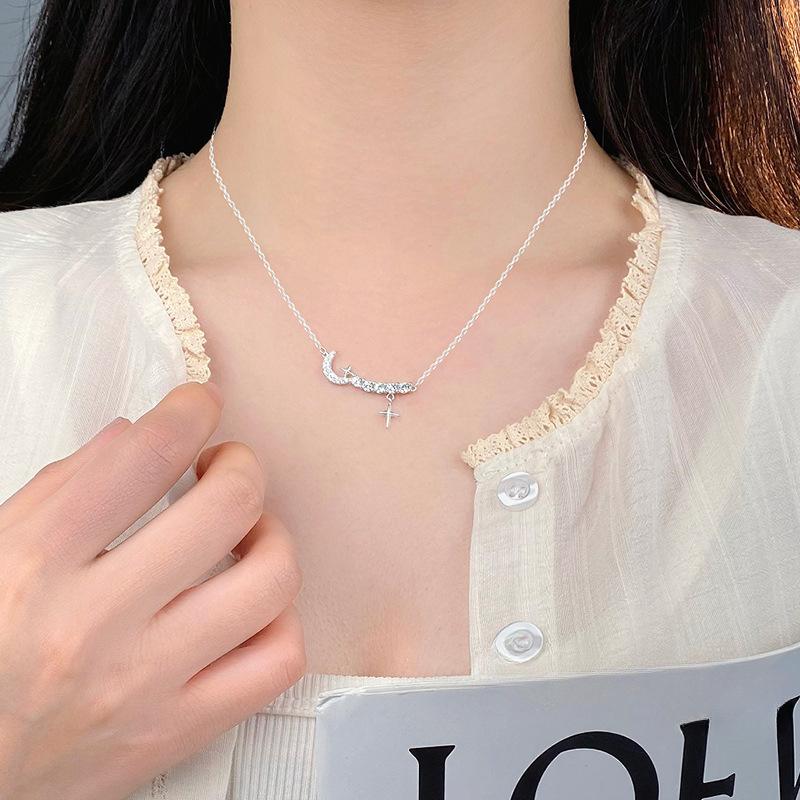 Exquisite Moon Four Point Star Necklace for Female Minority Design, Light Luxury Style, Collar Chain