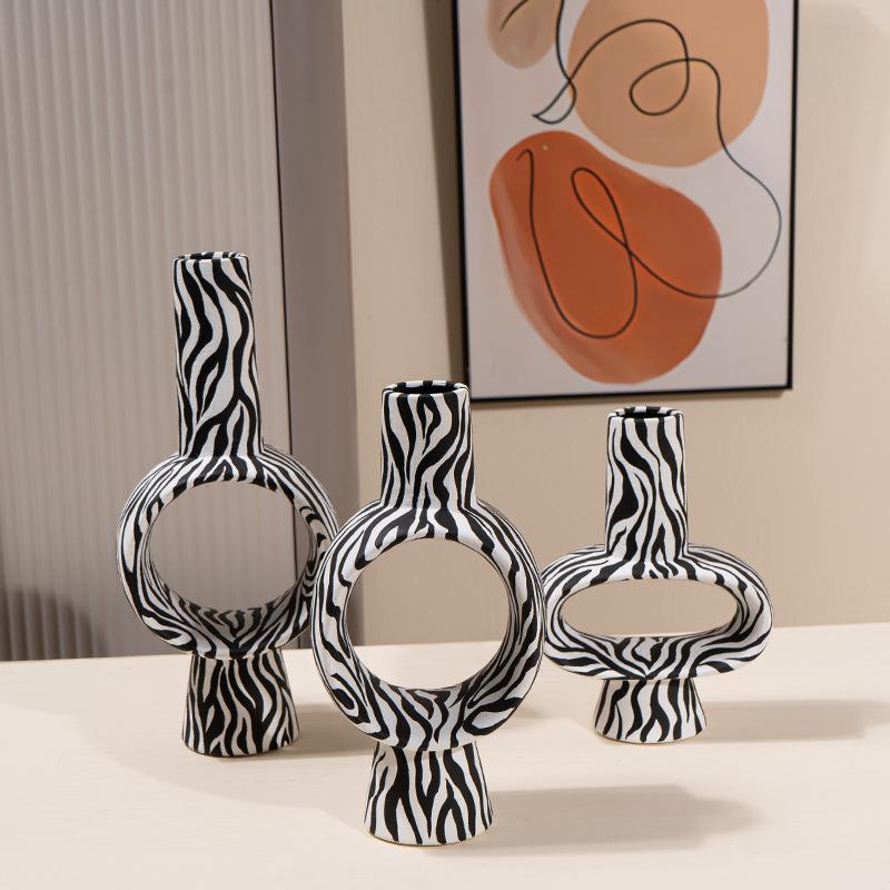 Modern Luxury Black and White Geometric Ceramic Vase Zebra Print Cut-out Floral Vase Flower Arrangement Countertop Decoration