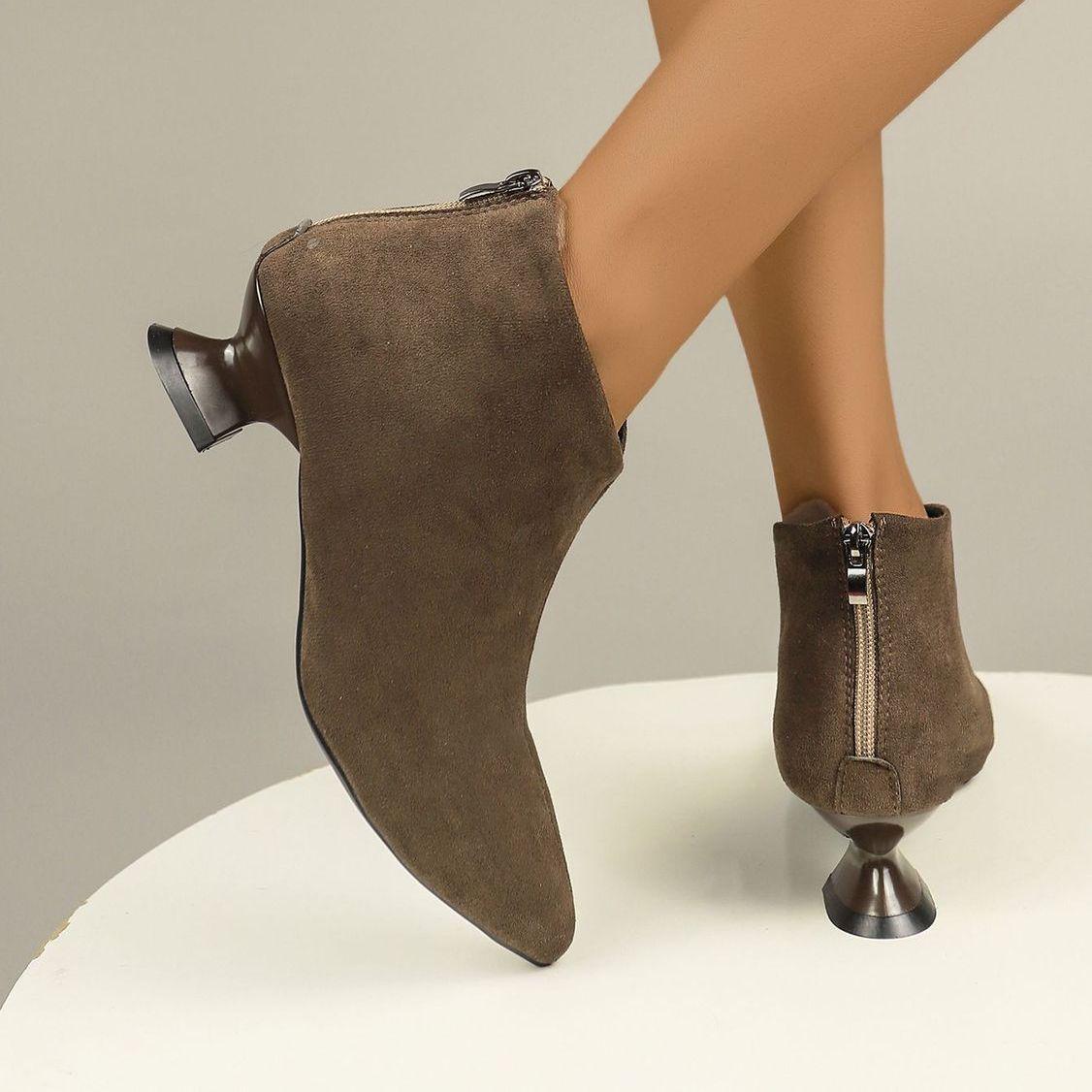 

Женские осенне-зимние ботильоны 2025: Острый носок, Флисовая подкладка, Большой размер, Низкий каблук-рюмочка, Кожа Размеры 41-43. 38